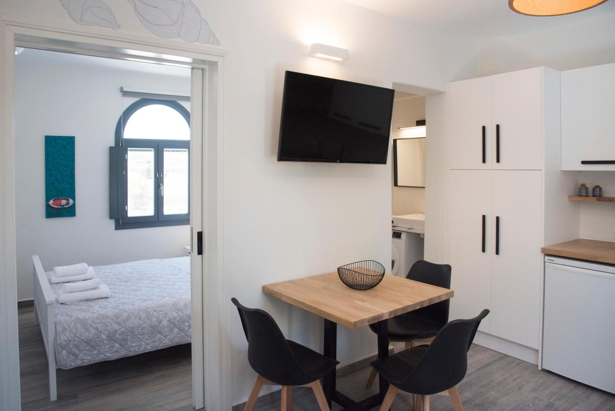 White New 1Bd House With Private Jacuzzi In Isterni Villa Isterni  Dış mekan fotoğraf